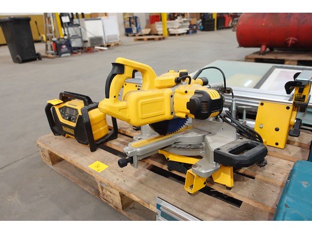 Afkortzaag + radio dewalt - afbeelding 3 van  10