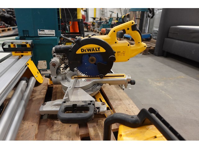 Afkortzaag + radio dewalt - afbeelding 4 van  10