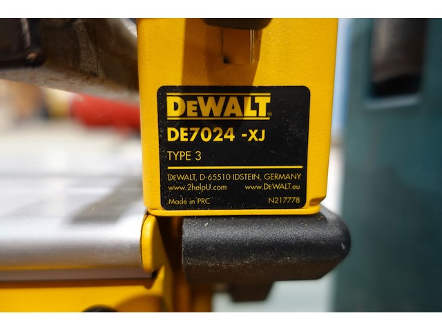 Afkortzaag + radio dewalt - afbeelding 7 van  10