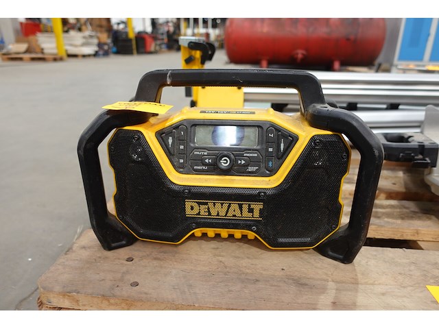 Afkortzaag + radio dewalt - afbeelding 8 van  10
