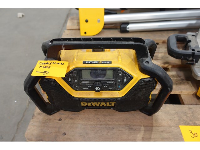 Afkortzaag + radio dewalt - afbeelding 9 van  10