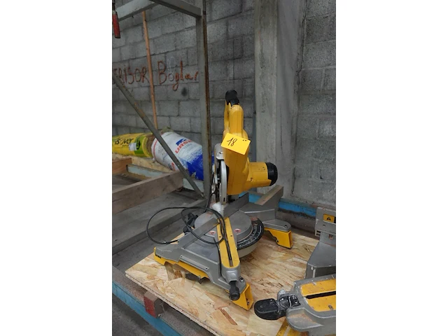 Afkotzaag dewalt - afbeelding 2 van  3