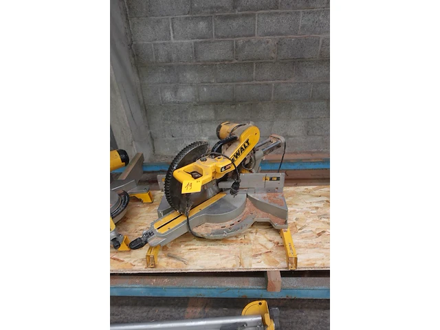 Afkotzaag dewalt - afbeelding 2 van  4