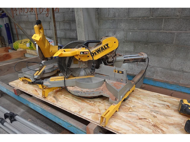 Afkotzaag dewalt - afbeelding 3 van  4