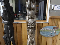 Afrikaans houten beeld - afbeelding 1 van  3