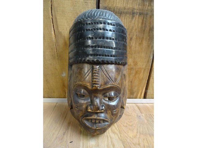 Afrikaans houten masker - afbeelding 1 van  2
