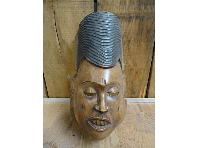 Afrikaans houten masker - afbeelding 1 van  2