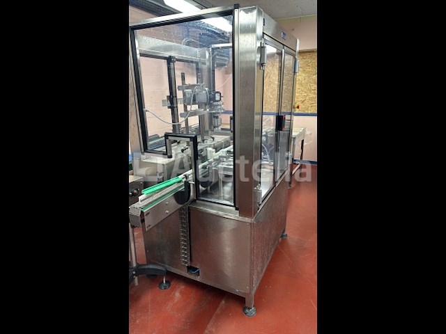 Afsluitmachine gekoppeld aan de telm 4-nozzle vulmachine - afbeelding 1 van  1