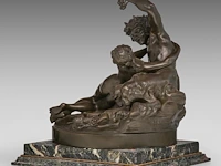 After clodion (1738-1814), bacchanal, patinated bronze on a marble base bronze 37 x 35 cm. (14.57 x 13.77 in.), incl. base 42 x 37 cm. (16.53 x 14.57 in.) - afbeelding 2 van  8