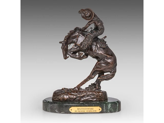 After frederic sackrider remington (1861-1909), 'rattlesnake', patinated bronze on a marble base the bronze: 22 cm. (8.66 in.), including the base: 24.5 cm. (9.65 in.) - afbeelding 1 van  8
