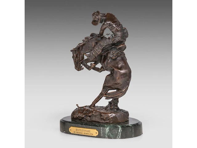 After frederic sackrider remington (1861-1909), 'rattlesnake', patinated bronze on a marble base the bronze: 22 cm. (8.66 in.), including the base: 24.5 cm. (9.65 in.) - afbeelding 2 van  8