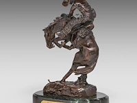 After frederic sackrider remington (1861-1909), 'rattlesnake', patinated bronze on a marble base the bronze: 22 cm. (8.66 in.), including the base: 24.5 cm. (9.65 in.) - afbeelding 2 van  8