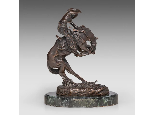 After frederic sackrider remington (1861-1909), 'rattlesnake', patinated bronze on a marble base the bronze: 22 cm. (8.66 in.), including the base: 24.5 cm. (9.65 in.) - afbeelding 4 van  8