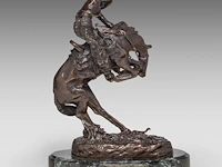 After frederic sackrider remington (1861-1909), 'rattlesnake', patinated bronze on a marble base the bronze: 22 cm. (8.66 in.), including the base: 24.5 cm. (9.65 in.) - afbeelding 4 van  8