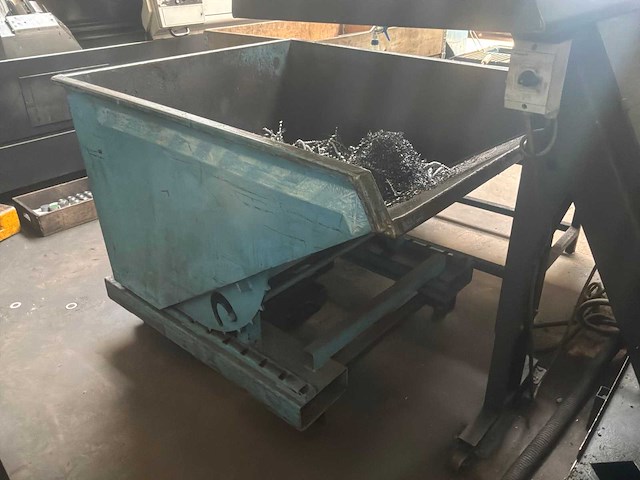 Afval kipcontainer - afbeelding 2 van  4