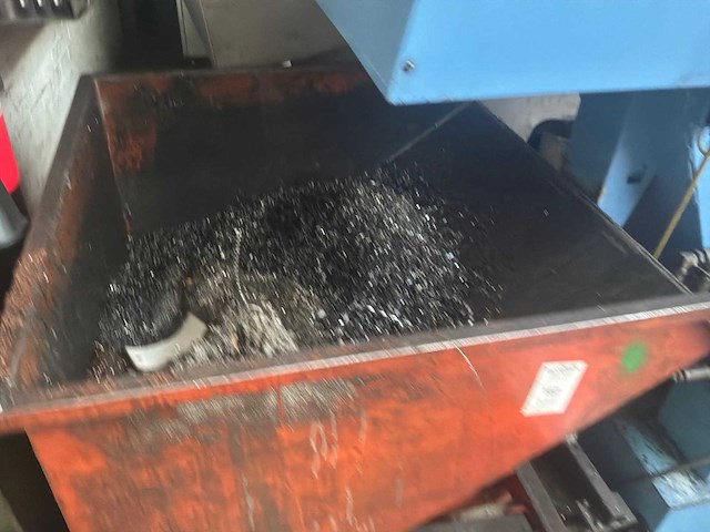 Afval kipcontainer - afbeelding 2 van  3