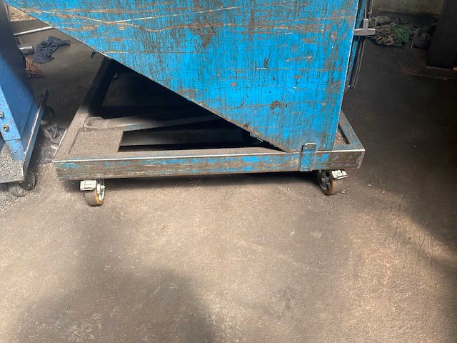 Afval kipcontainer - afbeelding 4 van  4