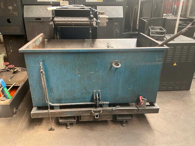 Afval kipcontainer - afbeelding 2 van  6