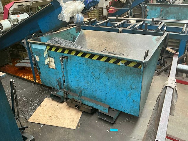Afval kipcontainer - afbeelding 2 van  6
