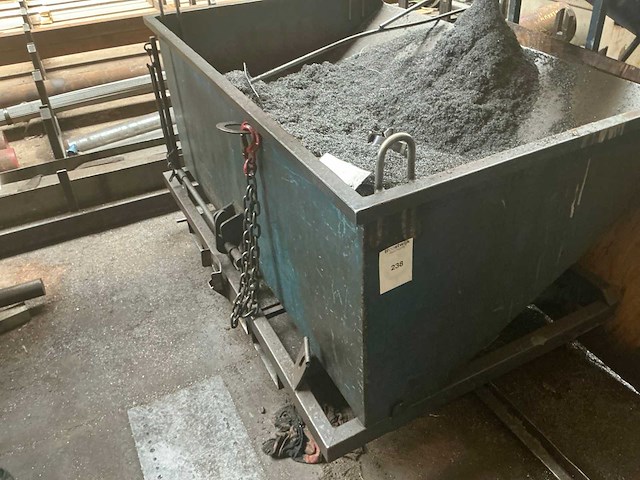 Afval kipcontainer - afbeelding 4 van  4