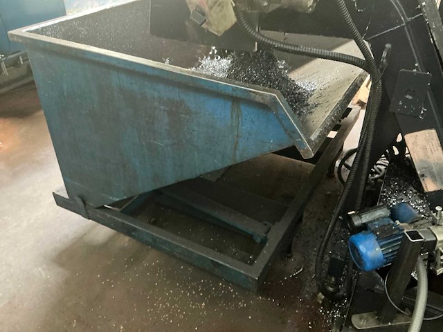 Afval kipcontainer - afbeelding 3 van  5