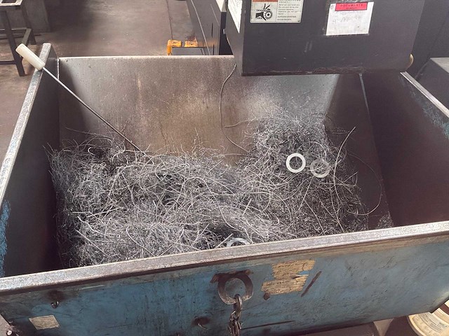 Afval kipcontainer - afbeelding 4 van  4