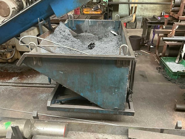 Afval kipcontainer - afbeelding 2 van  4