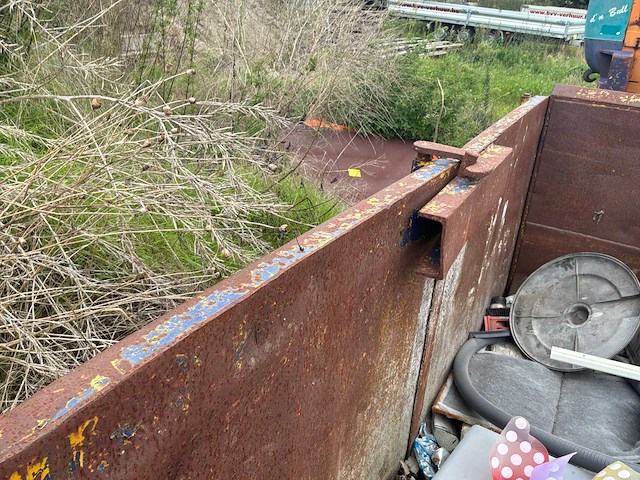 Afvalcontainer en diversen - afbeelding 9 van  13