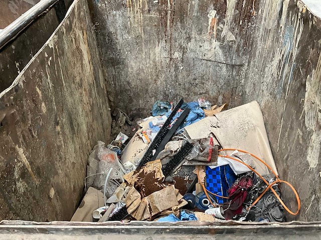 Afvalcontainer kantelbaar (2x) - afbeelding 3 van  4