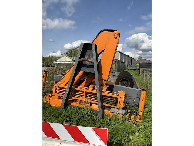 Afvalcontainer met hijskraan eiffer - afbeelding 1 van  3