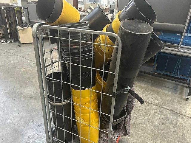 Afvalcontainer - afbeelding 10 van  17