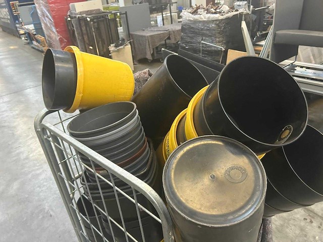 Afvalcontainer - afbeelding 11 van  17