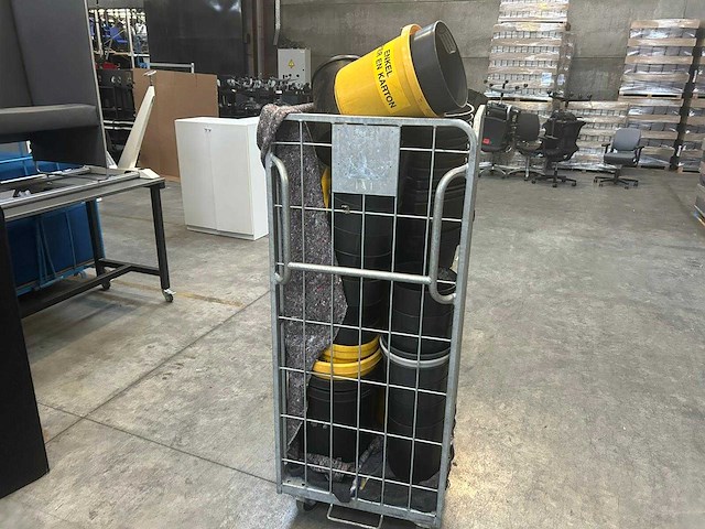 Afvalcontainer - afbeelding 12 van  17