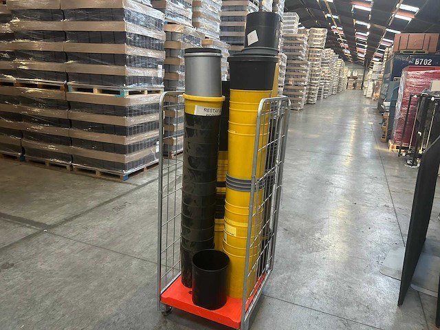 Afvalcontainer - afbeelding 14 van  17