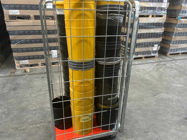 Afvalcontainer - afbeelding 17 van  17