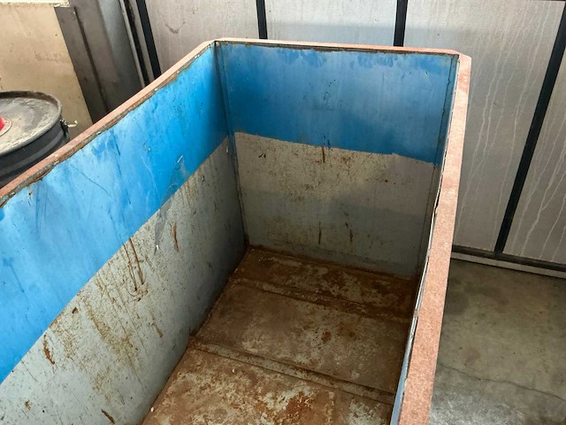 Afvalcontainer - afbeelding 2 van  4