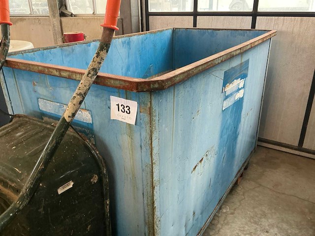 Afvalcontainer - afbeelding 3 van  4