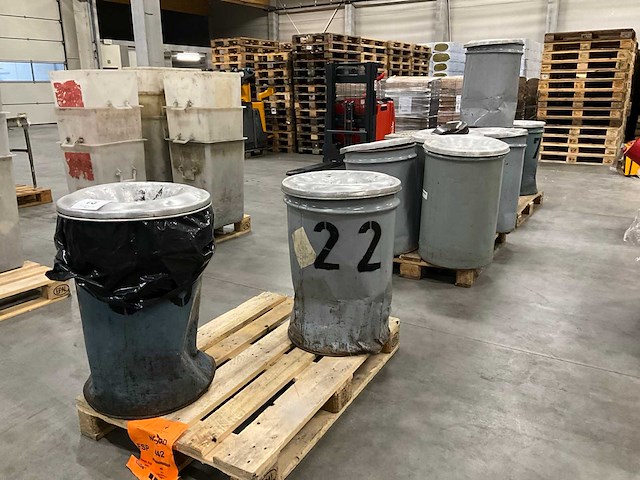 Afvalemmers & prullenbakken (11x) - afbeelding 1 van  5