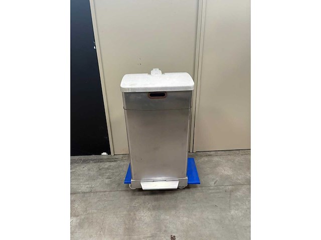 Afvalemmers & prullenbakken - afbeelding 3 van  4