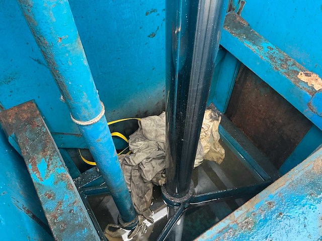 Afvalpers - afbeelding 7 van  8