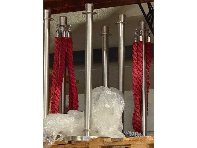 Afzetpaaltjes met linten (rood en wit) - afbeelding 2 van  2