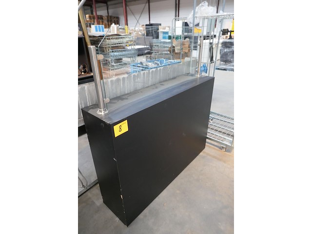 Afzetwand met vitrine - afbeelding 1 van  3