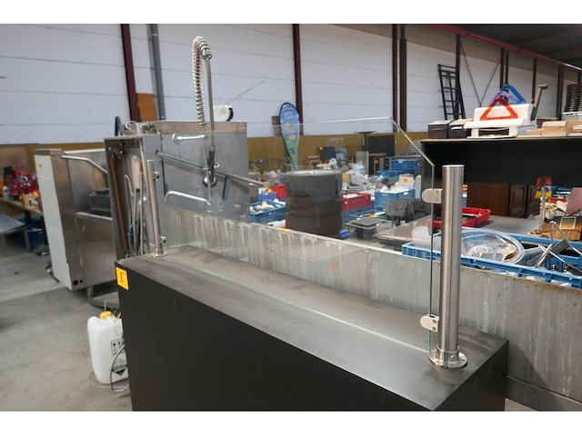Afzetwand met vitrine - afbeelding 3 van  3