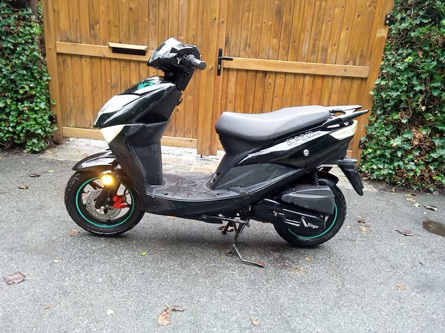 Agem - eagle - scooter - afbeelding 1 van  6