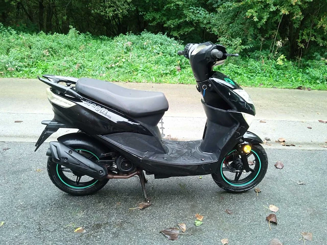 Agem - eagle - scooter - afbeelding 2 van  6