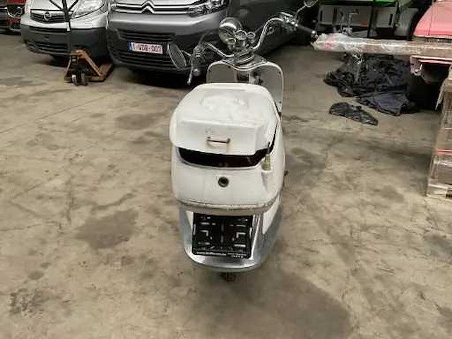 Agm - retro - scooter - afbeelding 2 van  4