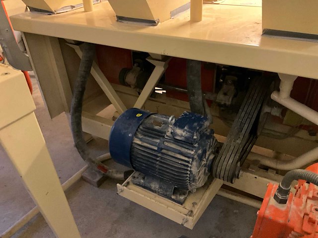 Agrex ag56/700 graan maalmachine - afbeelding 21 van  36