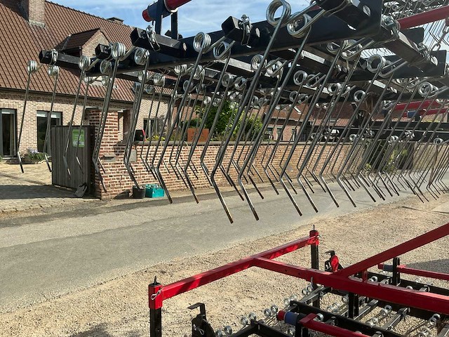 Agro-factory ii izak 9.0 hydraulisch opklapbare weidesleep met veertanden - afbeelding 25 van  25