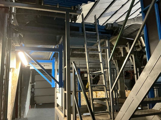 Agroselector optische aardappelsorteermachine met transportbanden en draagconstructie select w aardappel sorteermachine - afbeelding 17 van  21