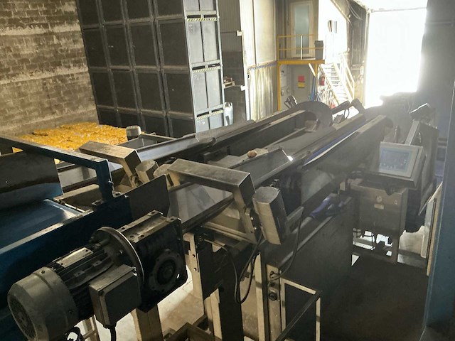 Agroselector optische aardappelsorteermachine met transportbanden en draagconstructie select w aardappel sorteermachine - afbeelding 20 van  21